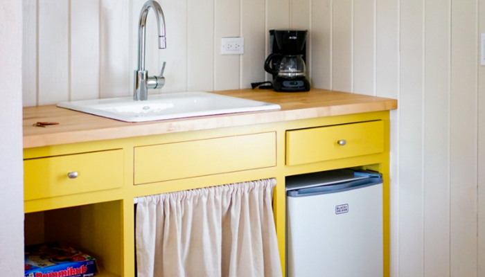 Design the Perfect Little Kitchenette with These Designer-Approved Tip